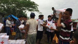 Guatemaltecos reciben ayuda Humanitaria Cruz Roja Mexicana