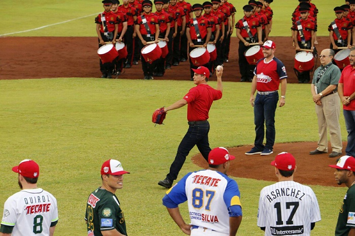 Alejandro Moreno Cárdenas lanzó la primera bola del Juego de Estrellas de la Liga Mexicana de Béisbol