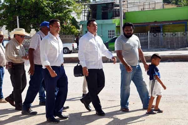 Alejandro Moreno supervisa obras en Barrio de San Francisco